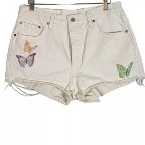 Levi’s 501 give me butterflies cream ivory shorts size 33